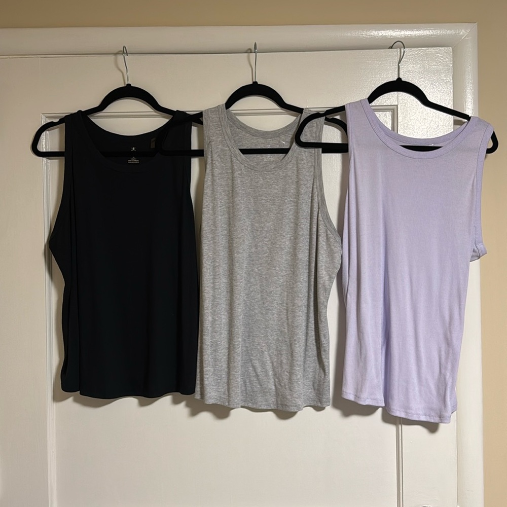 Set of 3 tank tops